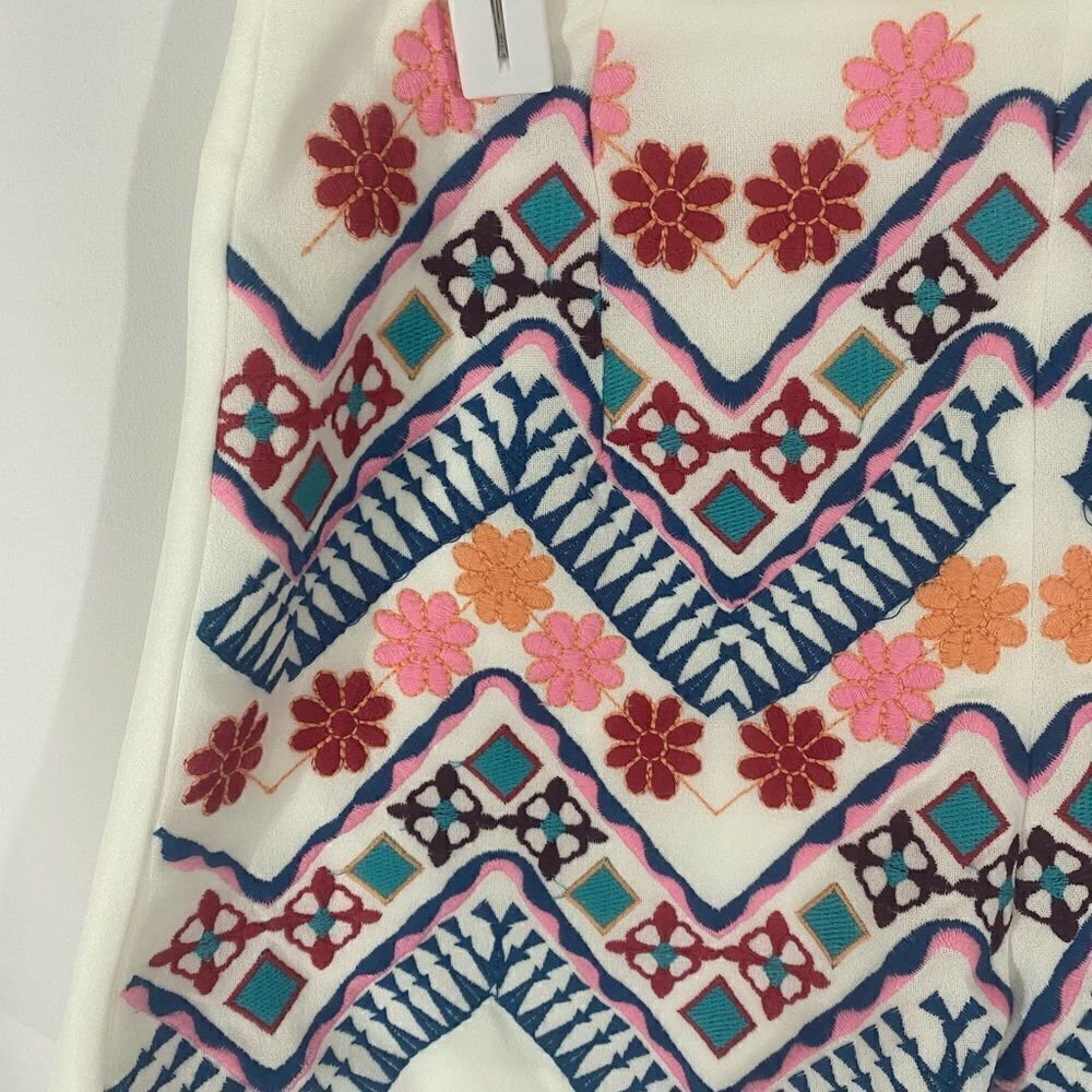 Lulu’s White Embroidered Floral Shorts - Picture 3 of 6